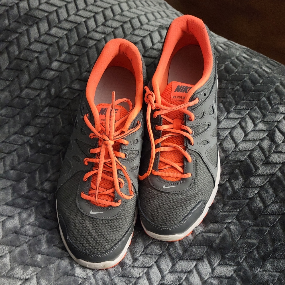 Nike Revolution 2
